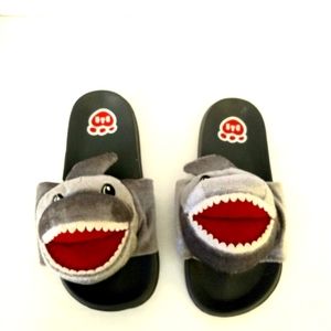 Build A Bear shark slippers kids size 13-1 little kids